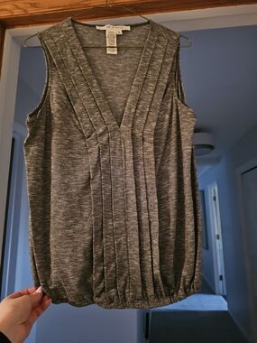 Max Studio Gray Sleeveless Pleated V-Neck